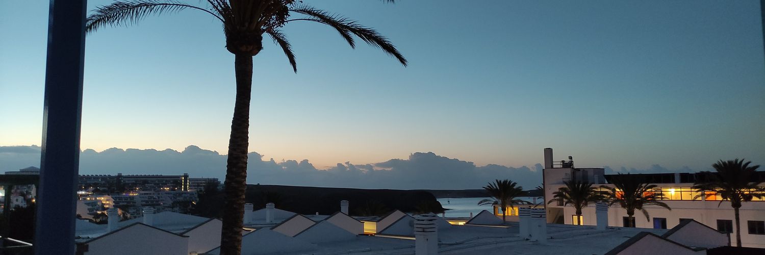 🎶...Ilargia erdian...🎶 banner