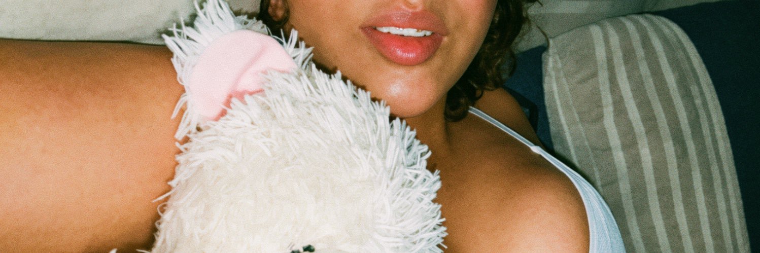 Daniela74520680's profile banner image