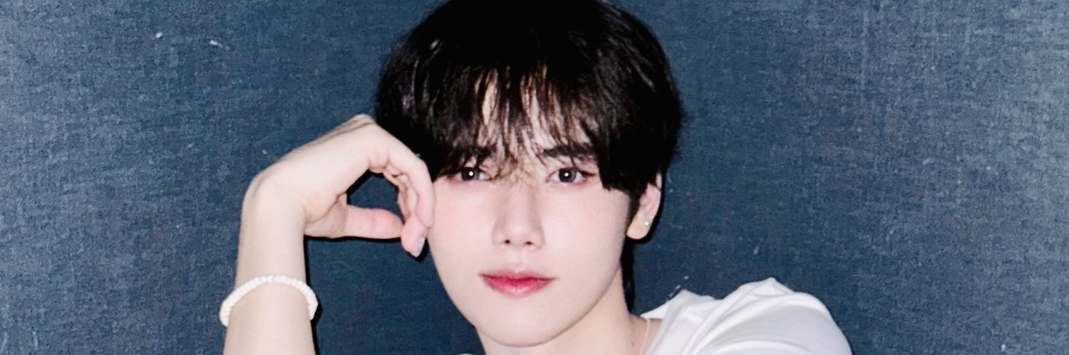 𝙂𝙡𝙞𝙩𝙩𝙚𝙧 banner