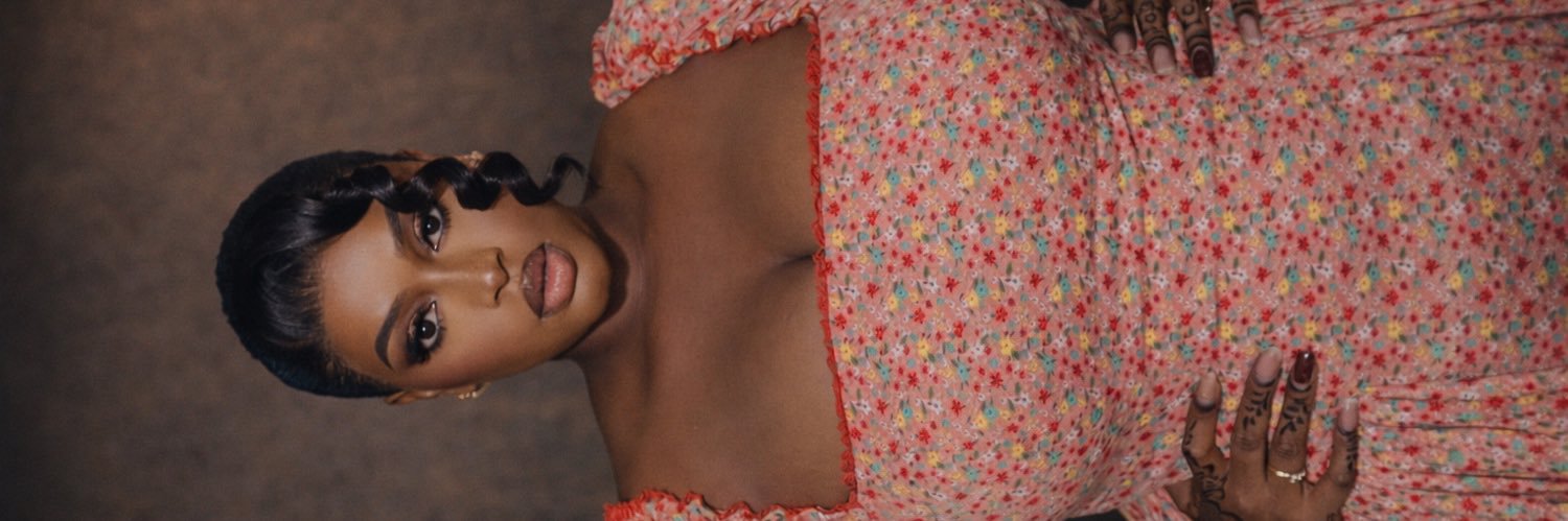 ELLA🤍🖤🫵🏽🫵🏽 banner