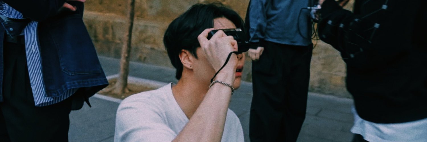 จ โ . banner