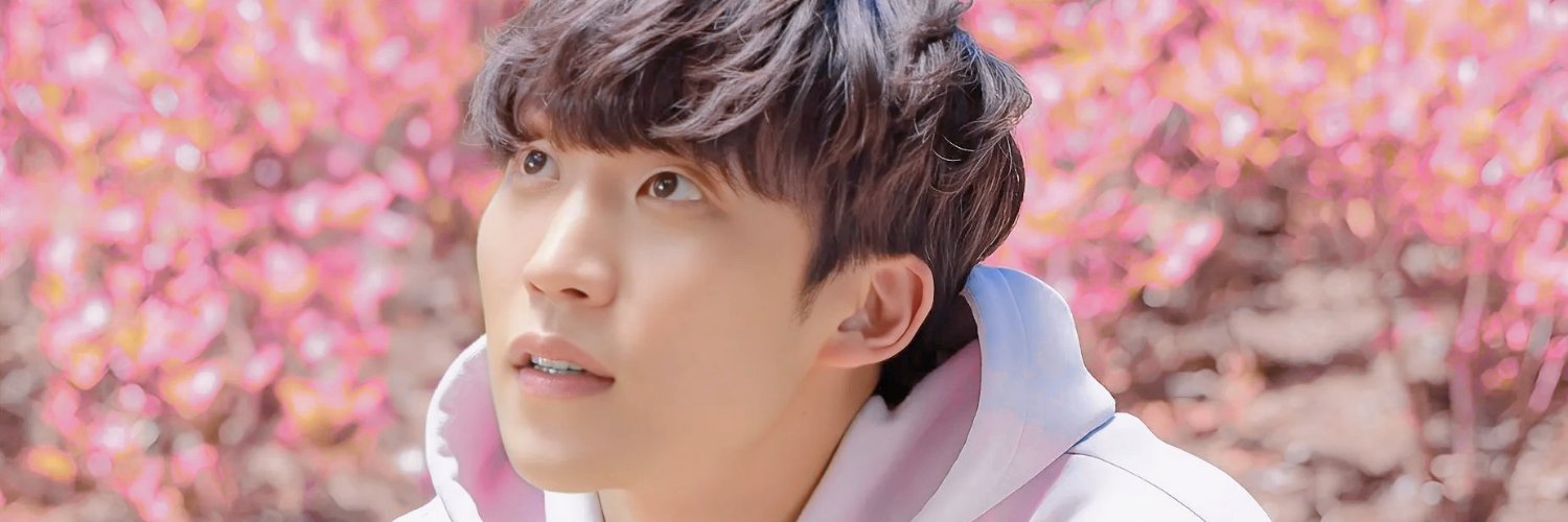 Lilou2099's profile banner image