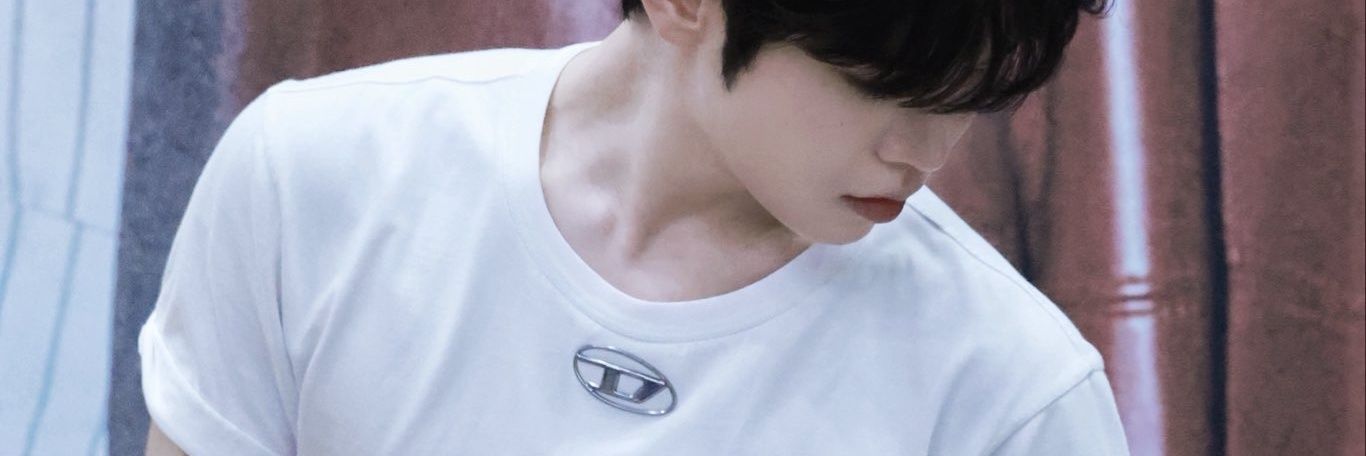 TR banner
