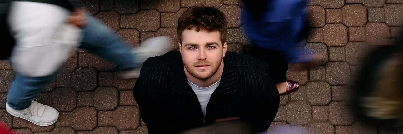 Alex Warren HQ banner