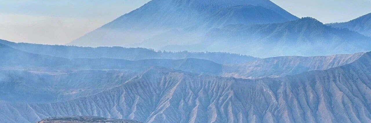 彡 banner