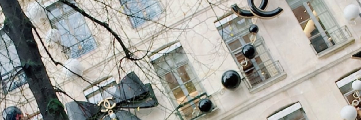 † banner