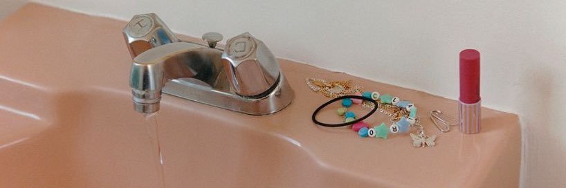 clairo’s wardrobe!'s banner