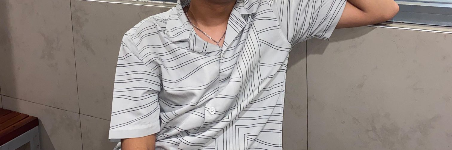 Ikan bersisik dalam tong banner