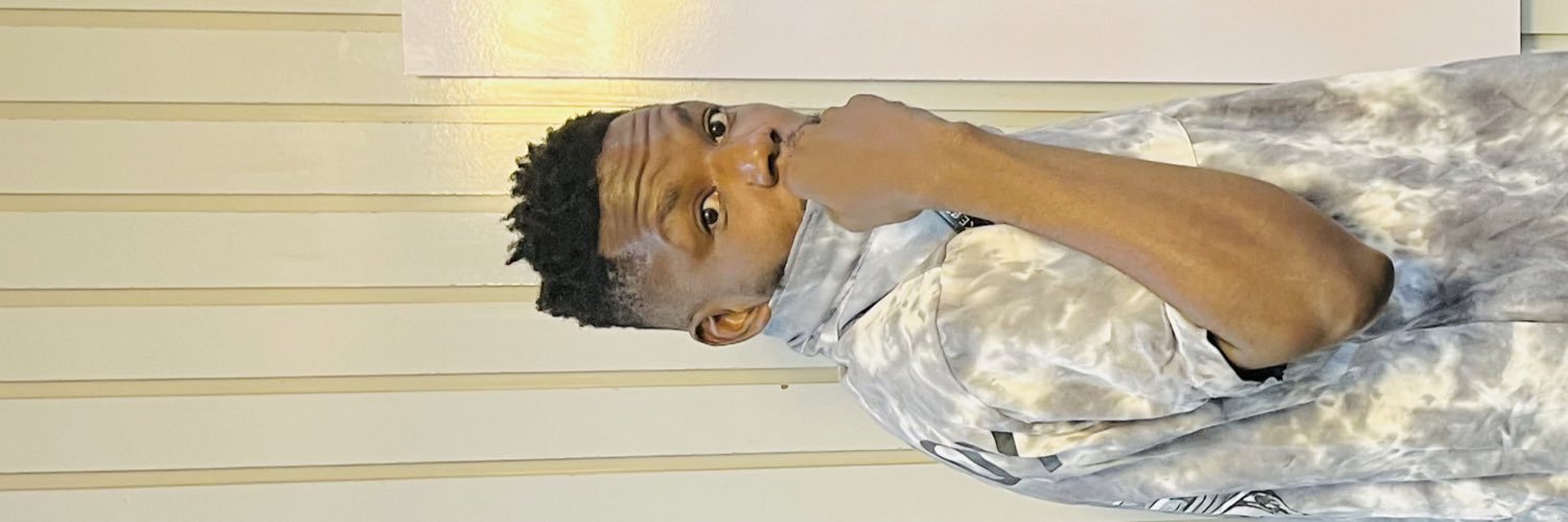 vickcrest's profile banner image