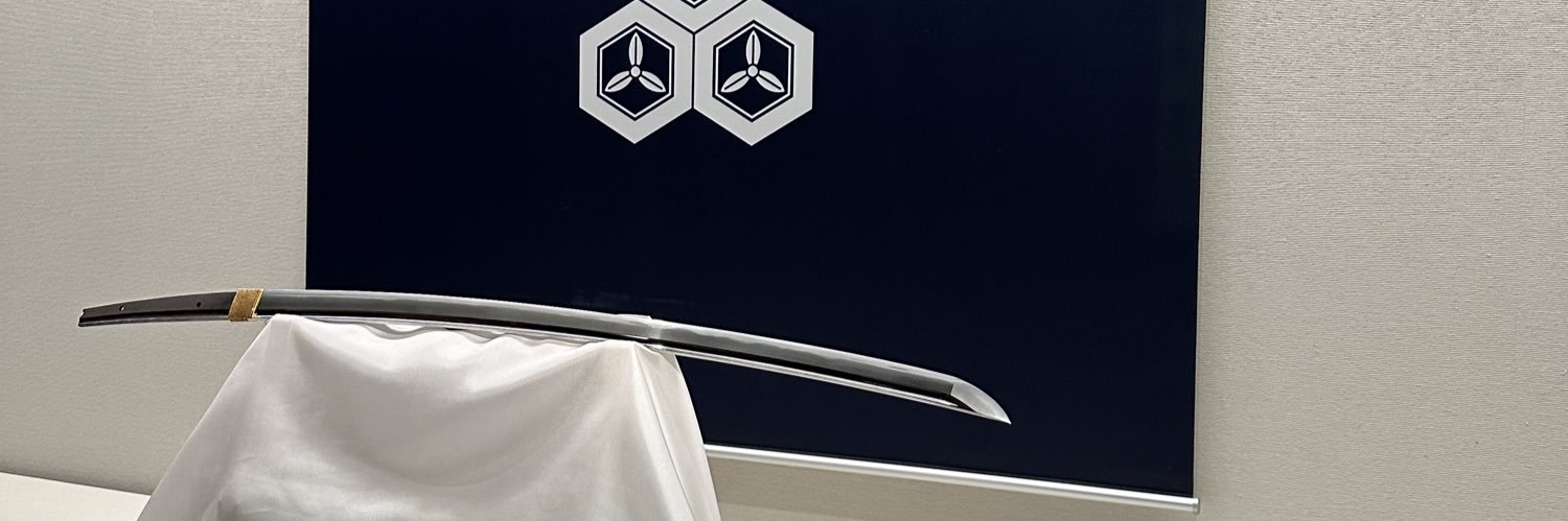 𝑹 banner