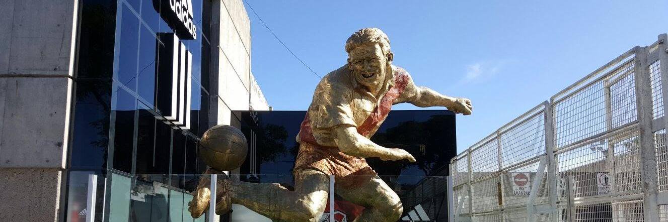 Estatua para Labruna banner