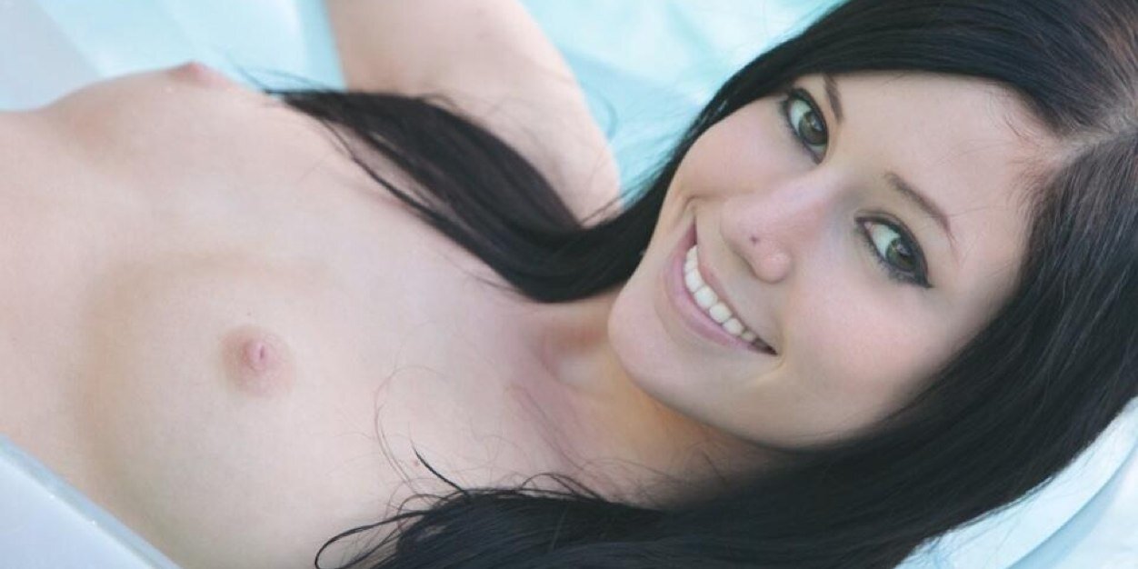 Nudeselfie's profile banner image
