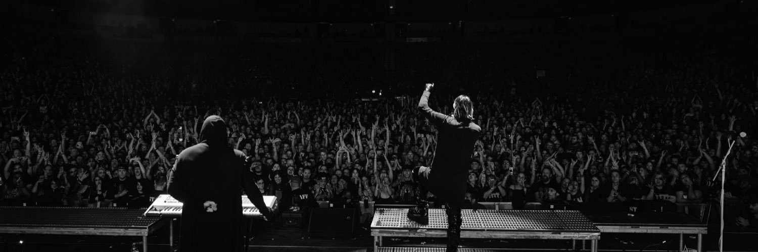 leah 🚬🦇🕯️ banner