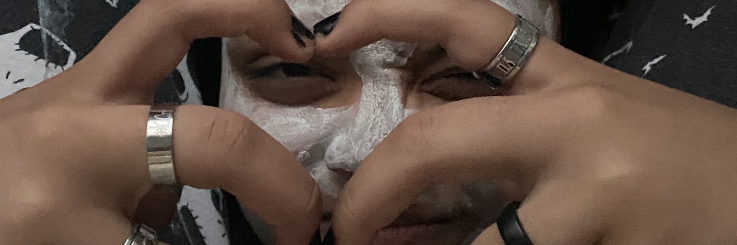 moonthebatty's profile banner image
