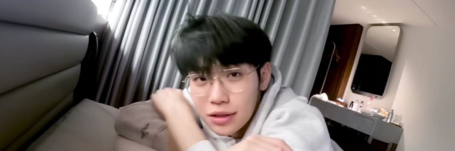 flvmzl_'s profile banner image