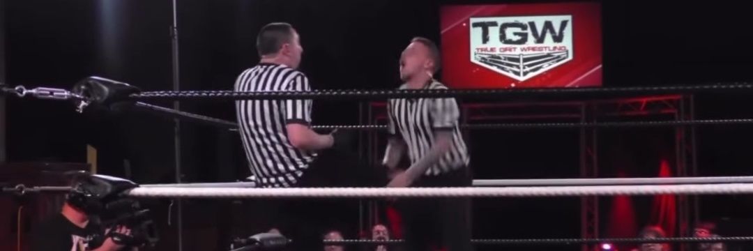 Referee Lee Thomas banner