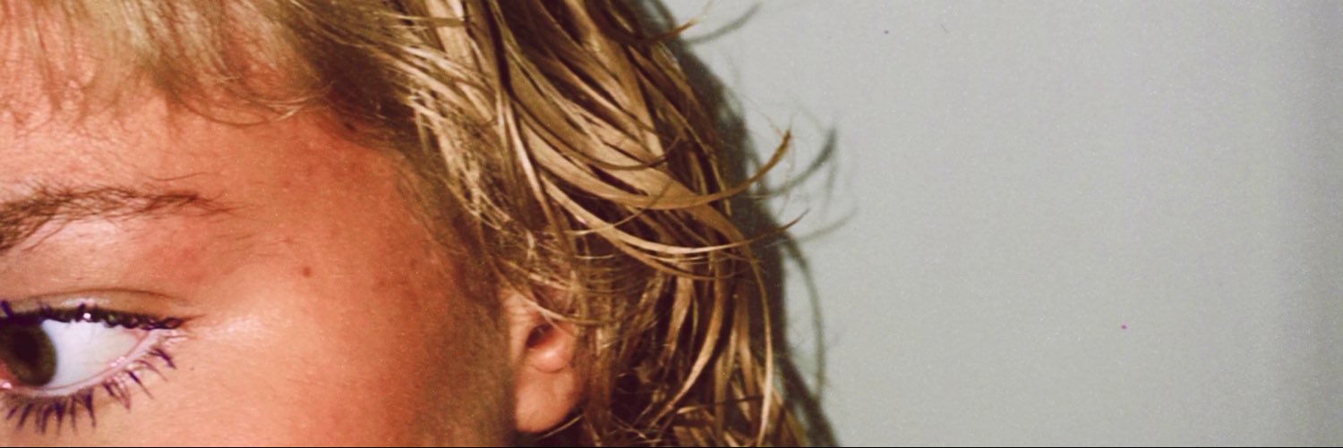 Laur_30's profile banner image