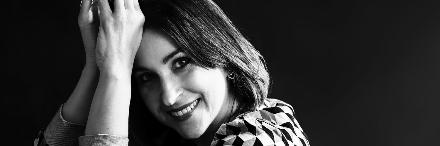 Laura Martínez-Belli 💜 banner