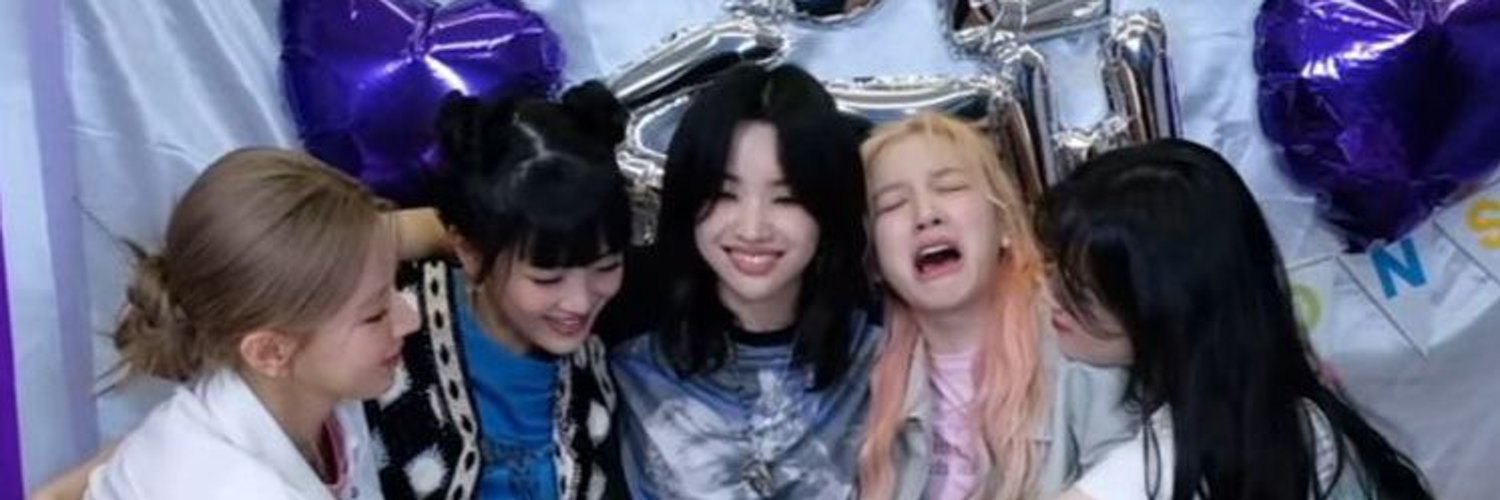 out of context gidle Profile Banner