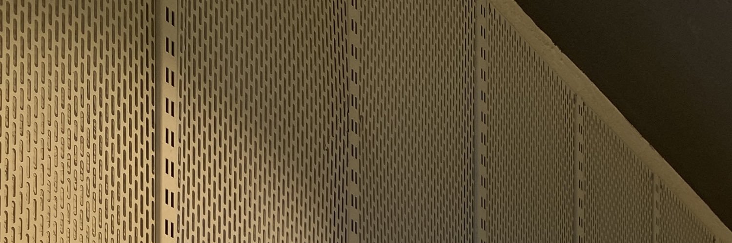 arezau's profile banner image