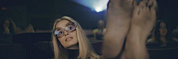 𝘉𝘢𝘳𝘦𝘧𝘰𝘰𝘵 𝘣𝘭𝘰𝘯𝘥𝘦. banner