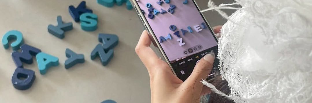 najeyy carnissus, taennie au ಇ. banner