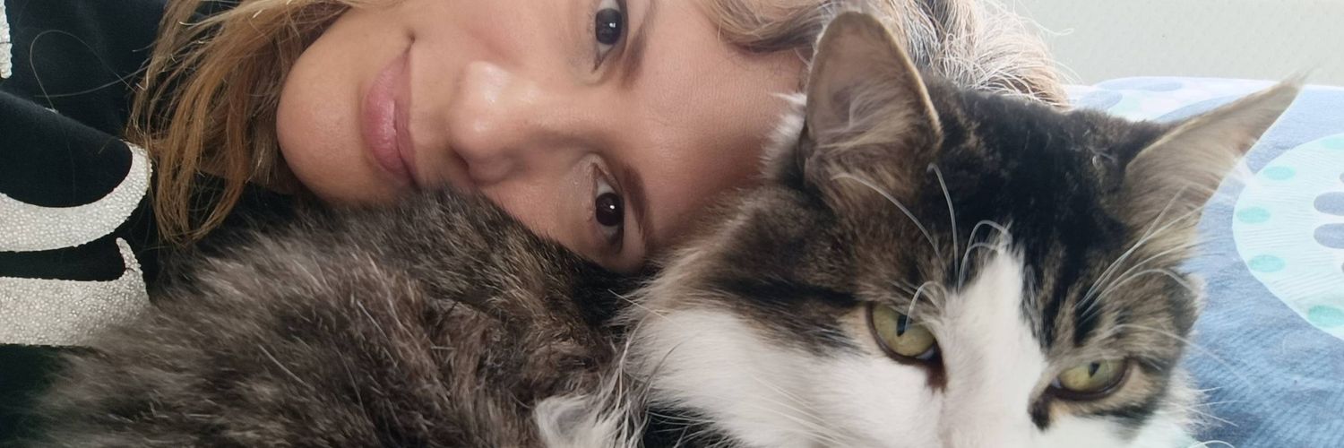 larissiux's profile banner image