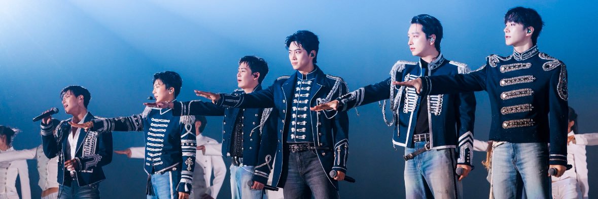 AKG banner