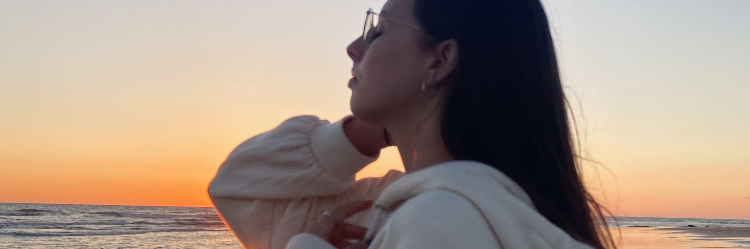 AuroraLeonGar's profile banner image