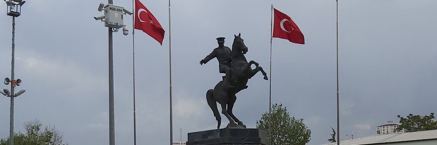 KZDMiR's profile banner image