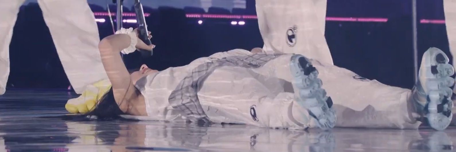 꼼's banner