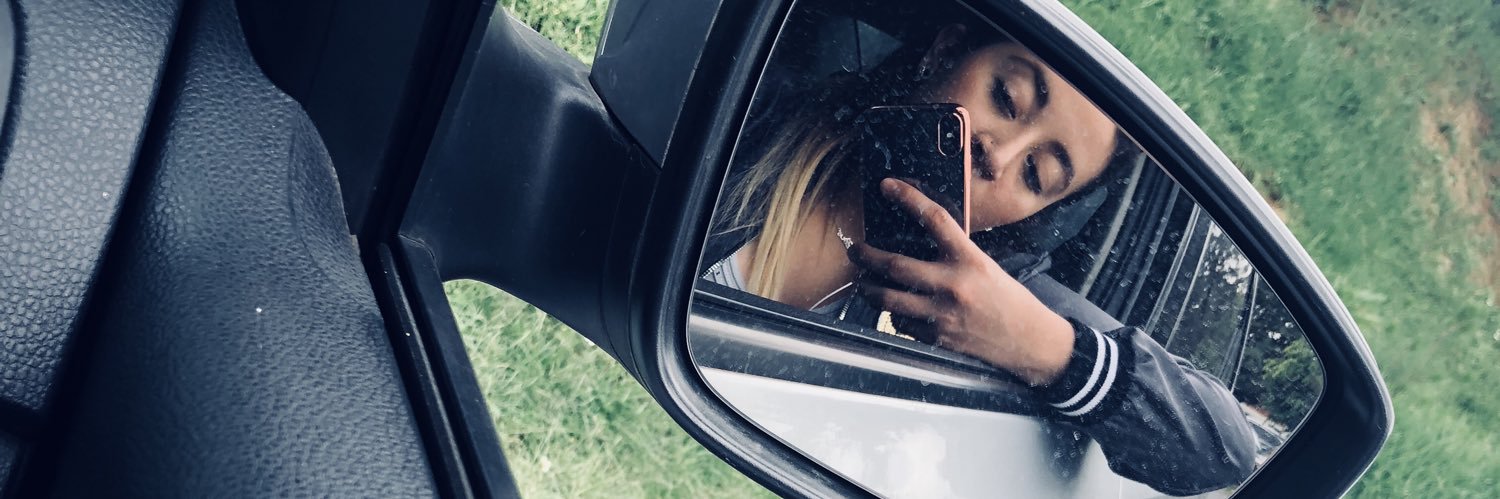 nadiach97's profile banner image