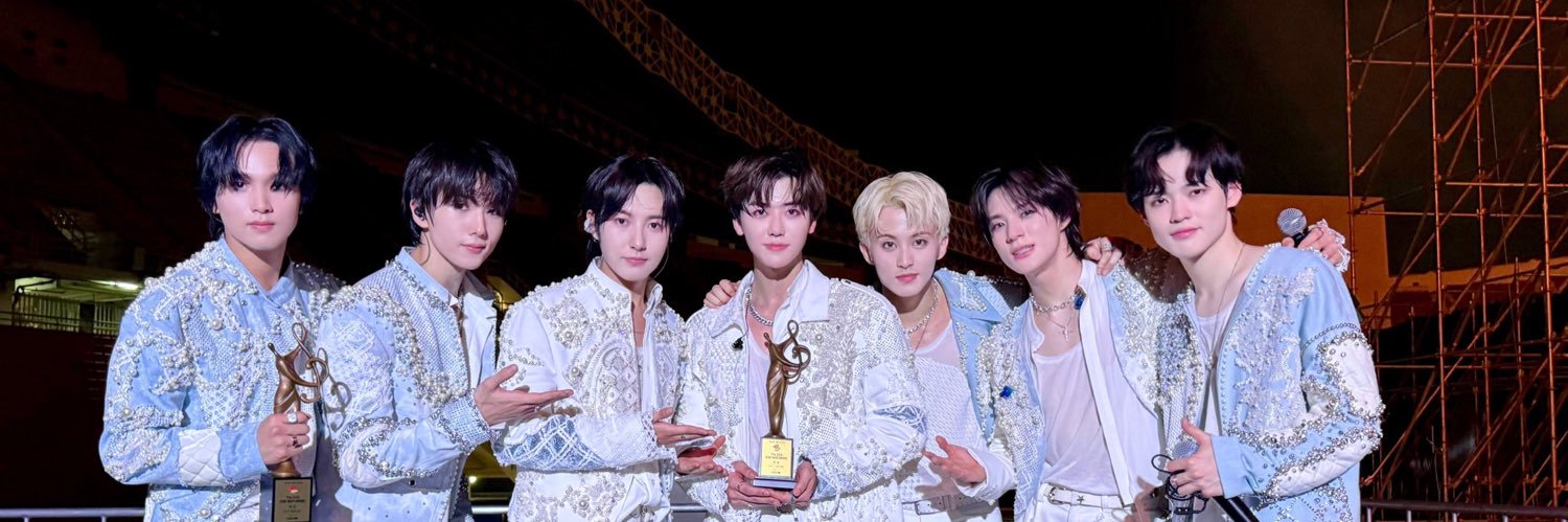 chompoohyun's profile banner image