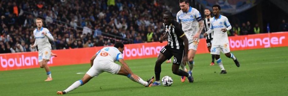 PouPou Elio🤍🖤 banner