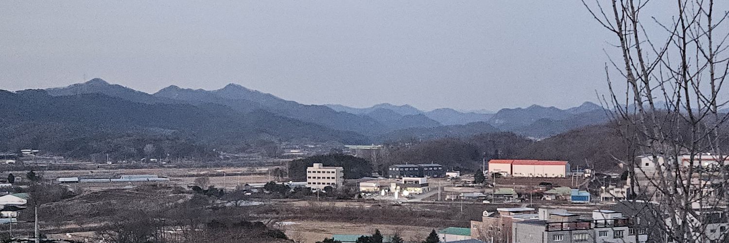 gisddong's profile banner image