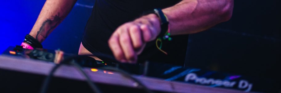wcadinelli's profile banner image