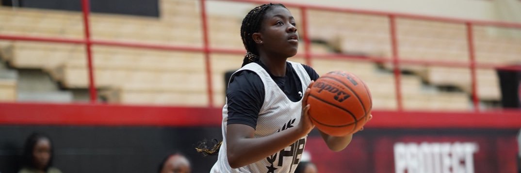 E’Niyah Holmes's banner
