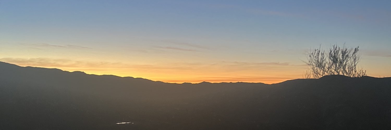 G banner