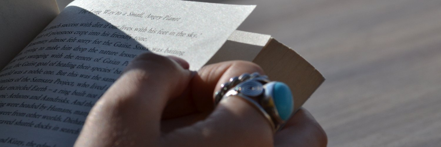 anna_antoon's profile banner image