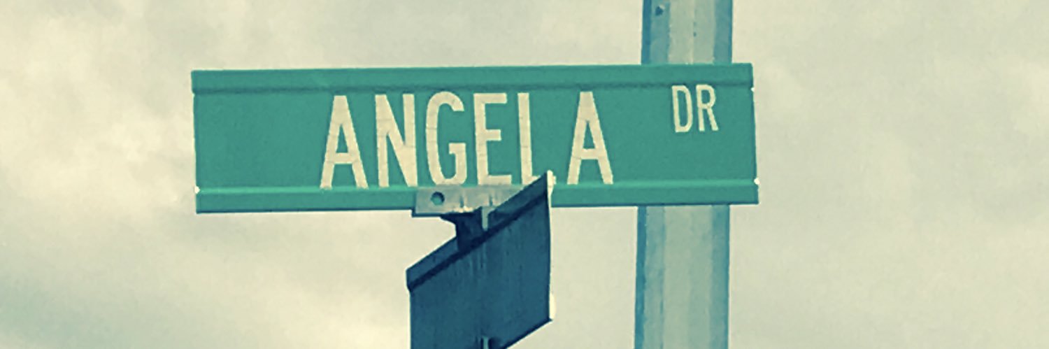 AngelaMunsie's profile banner image