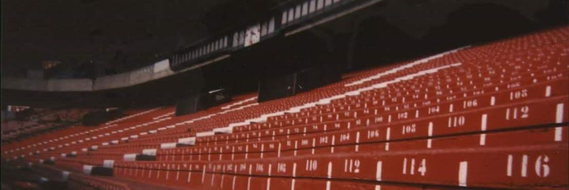 AUX TRIBUNES ! banner