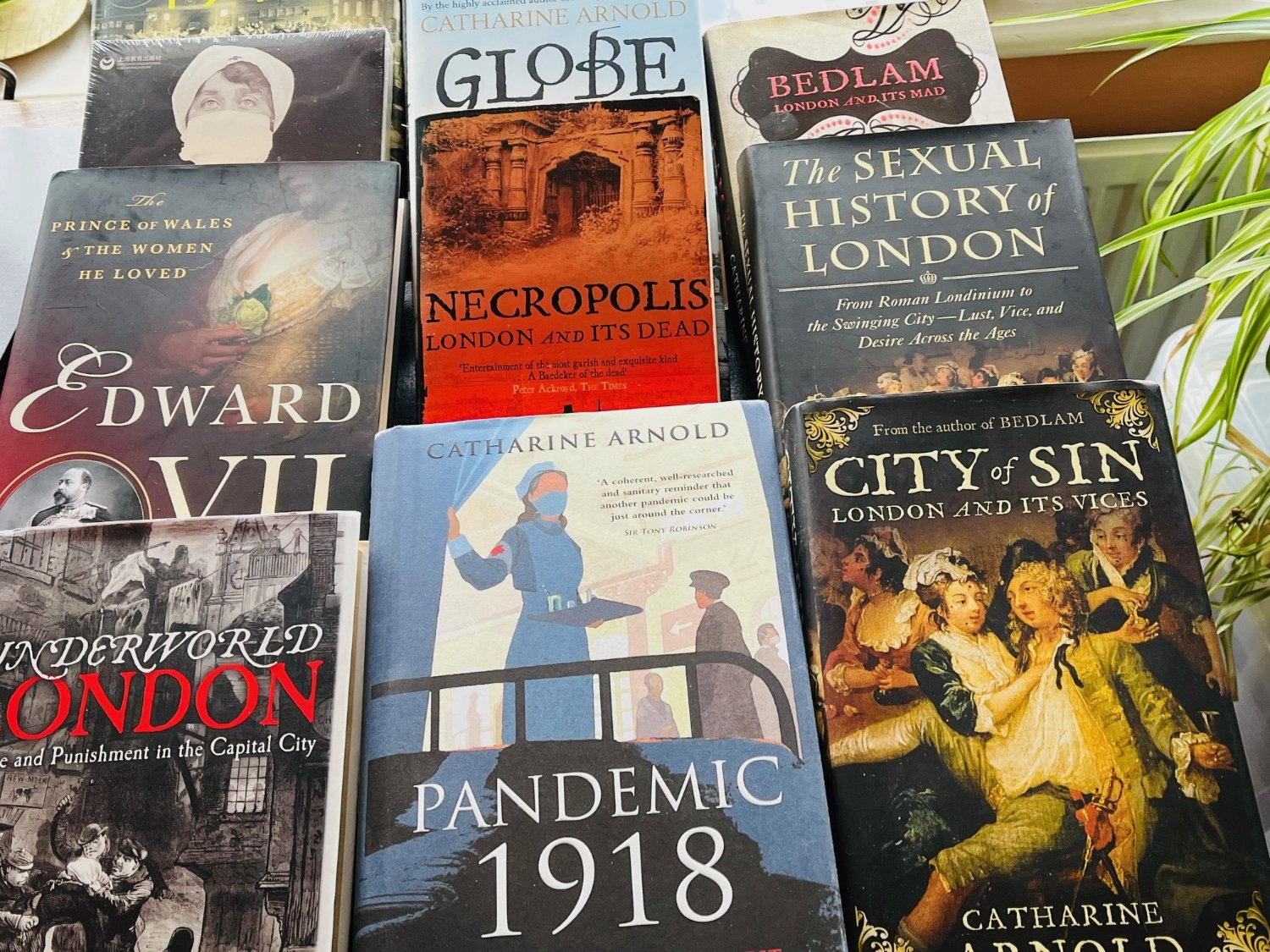 Catharine Arnold @London_Darkside banner