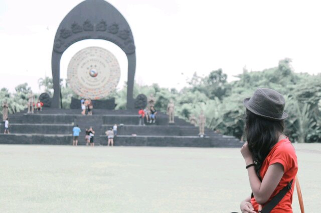 dewikfebry's profile banner image