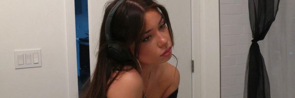 EmilyOnlineFree Profile Banner