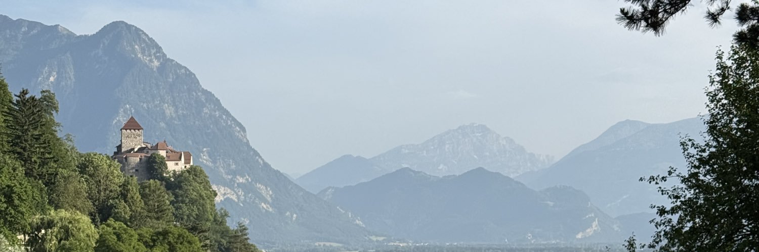 efexen's profile banner image