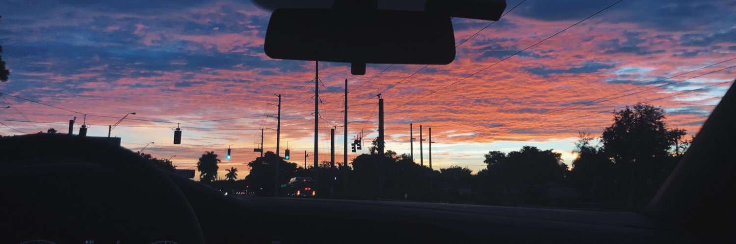 _valeriavila's profile banner image