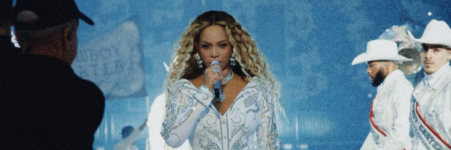 ScorpioYoncé🐝 Ari☁️&Zara🌸 banner