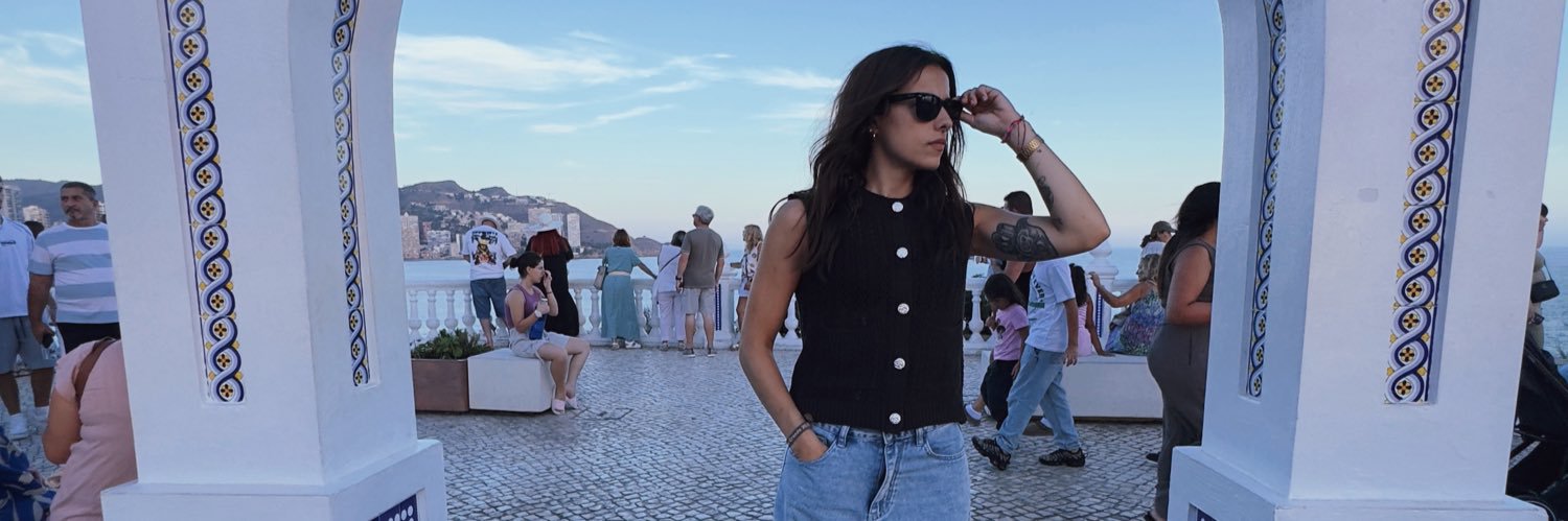 rebecaaa15's profile banner image