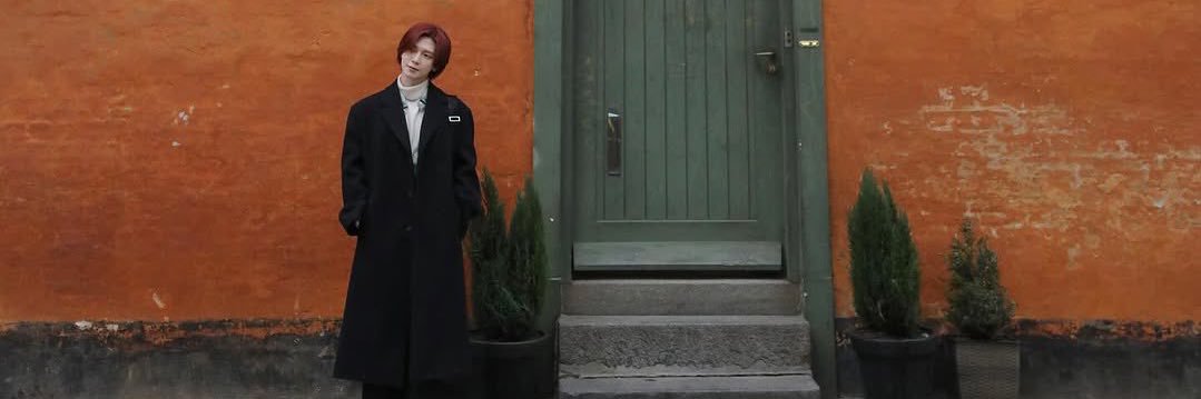 yeosang pics in my phone's banner