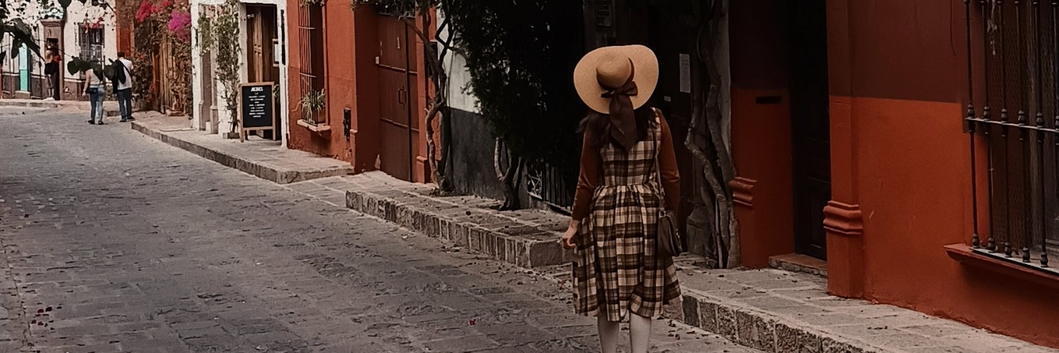 Andrea 🌹 banner